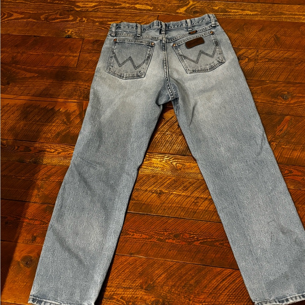 Classic Light Blue Distressed Men's Wrangler Jeans - Picture 6 of 8